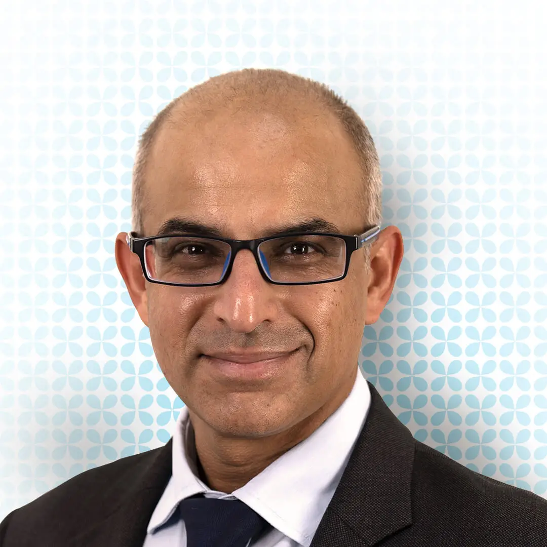 Dr. Avinash Gurbaxani, visiting opthalmologist in uveitis and medical retina  at Moorfields Eye Hospital Dubai.