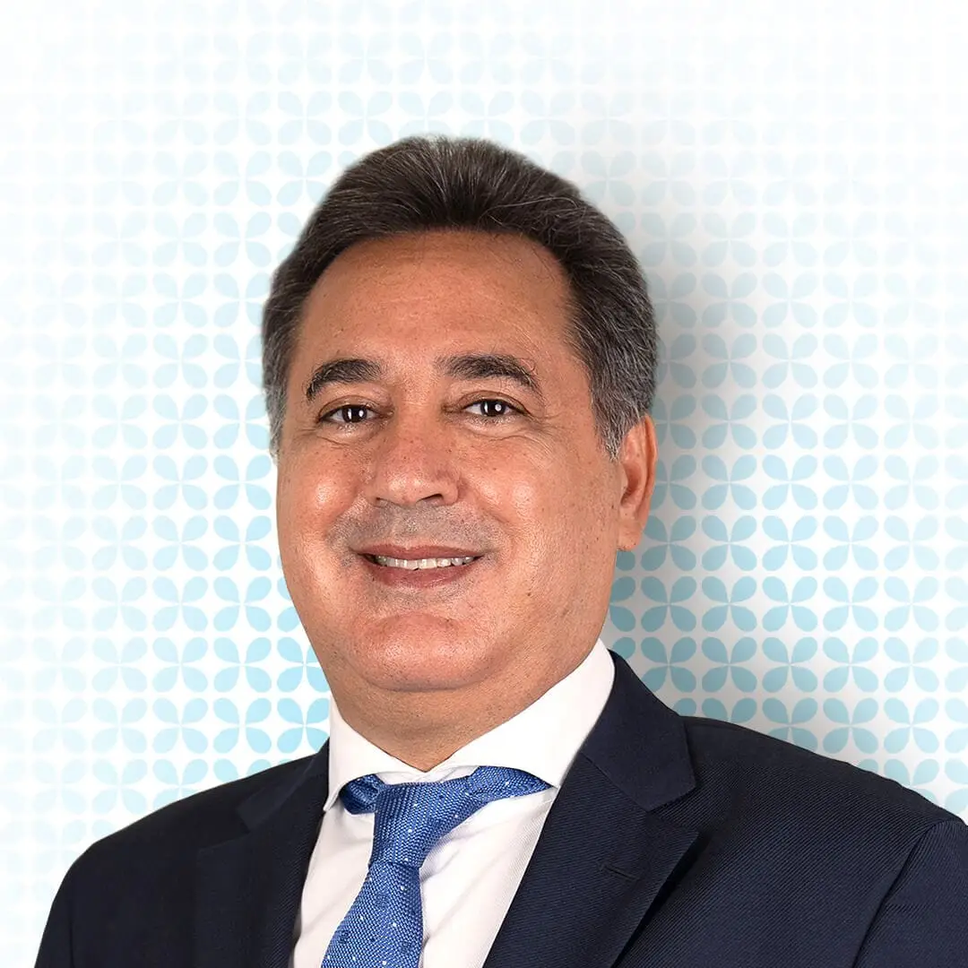 Dr. Ramzi Ghanem – Consultant in vitreoretinal and cataract surgery at Moorfields Eye Hospital Abu Dhabi.
